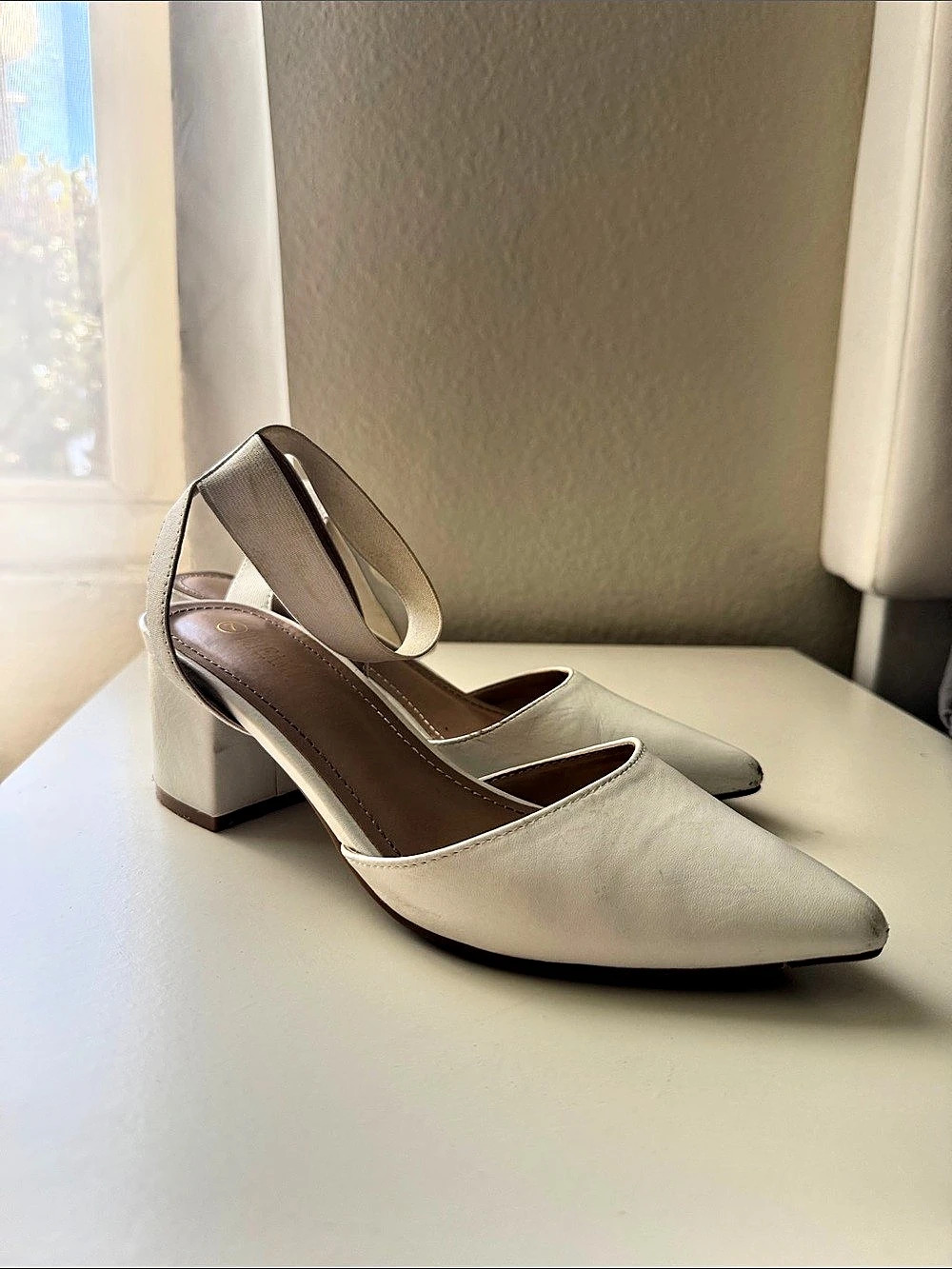 Dream Paris Pointed Toe Slingback Heels in white US 7
